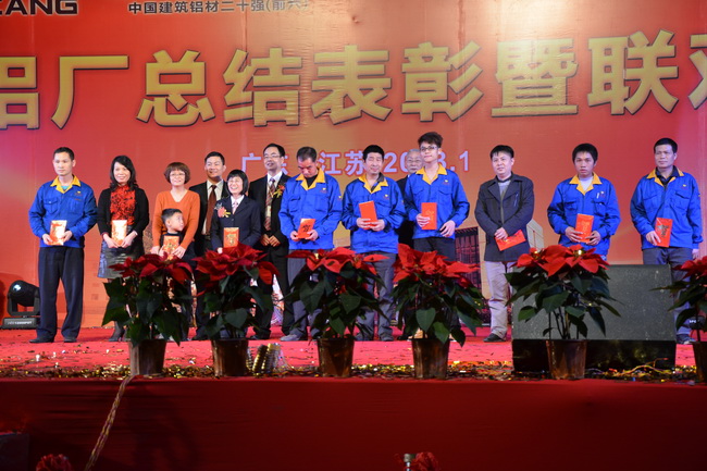 宣告第二批出格奖