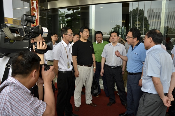 四川甘孜藏族自治州人民当局益西达瓦州长一行光临我司调查领导工作