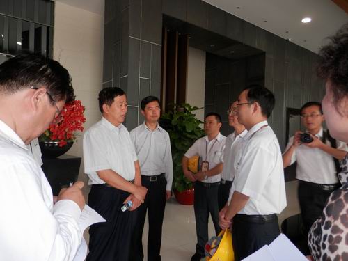 兰州市副市长咸大明率团光临公司参观调查