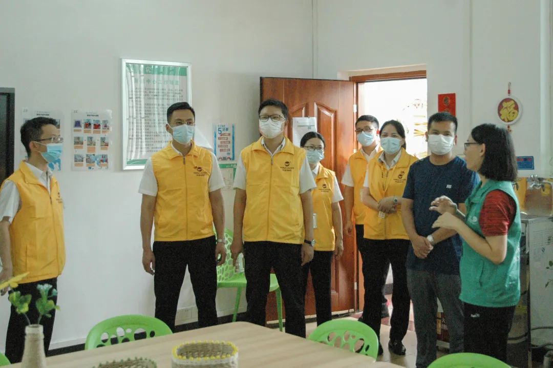 推广社会责任,彰显企业担任|福鹿会F6集团前往狮山镇幼塘社区康园中心发展慰问活动