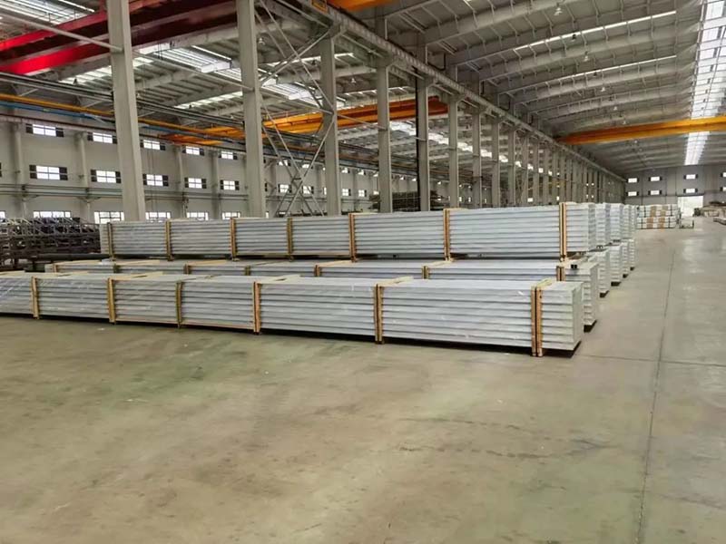 福鹿会F6铝材厂房内建材摆放整齐