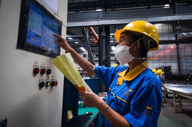 (福鹿会F6集团自动化立式阳极氧化出产线上排操作系统)