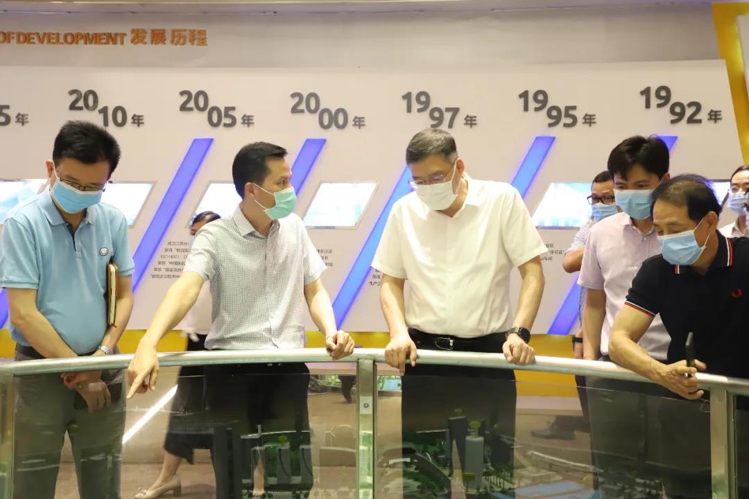 佛山市委常委、南海区委书记闫昊波一行光临并在福鹿会F6铝业召开南海区有色金属钻研会，提出了共同打造南海铝加工千亿级别产业链的意愿。.jpg