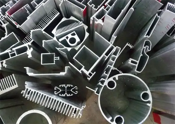 铝材在各个行业中的分歧利用