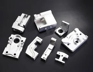 铝型材厂家与铝型材深加工出产厂家有什么不一样?